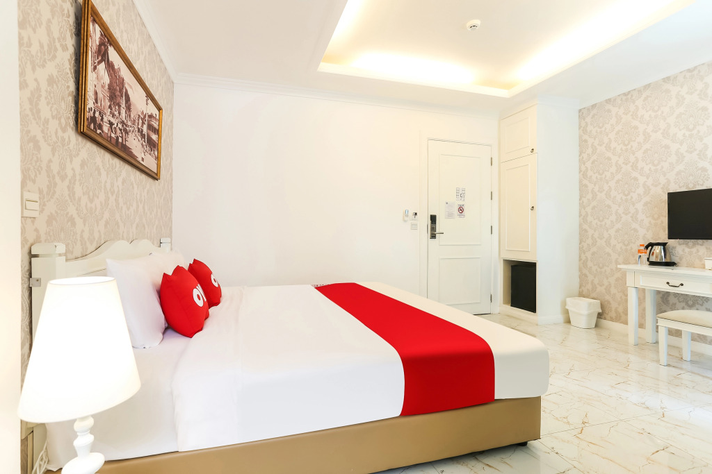 B2 Riverside Colonial Hotel