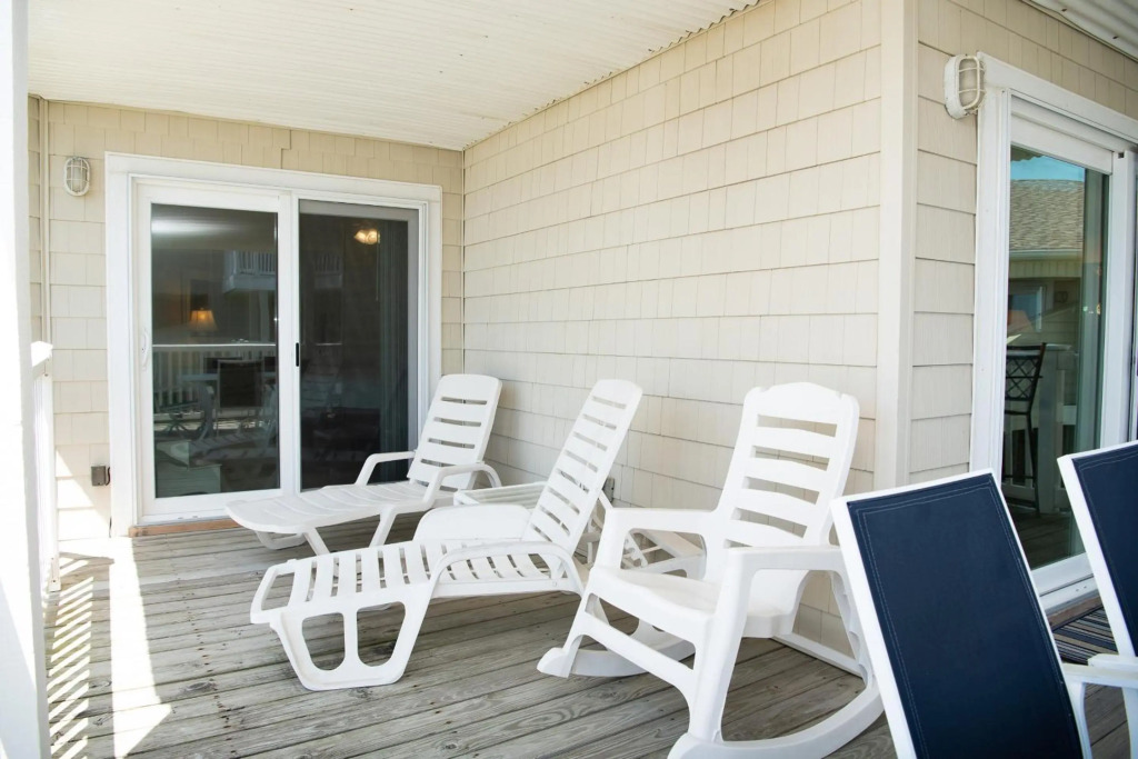 Southern Shores Oak Island Oceanfront with Pool Villa