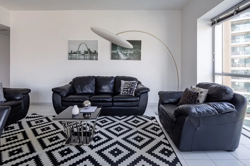 Gorgeous and Spacious 3BR With Full Marina Views!