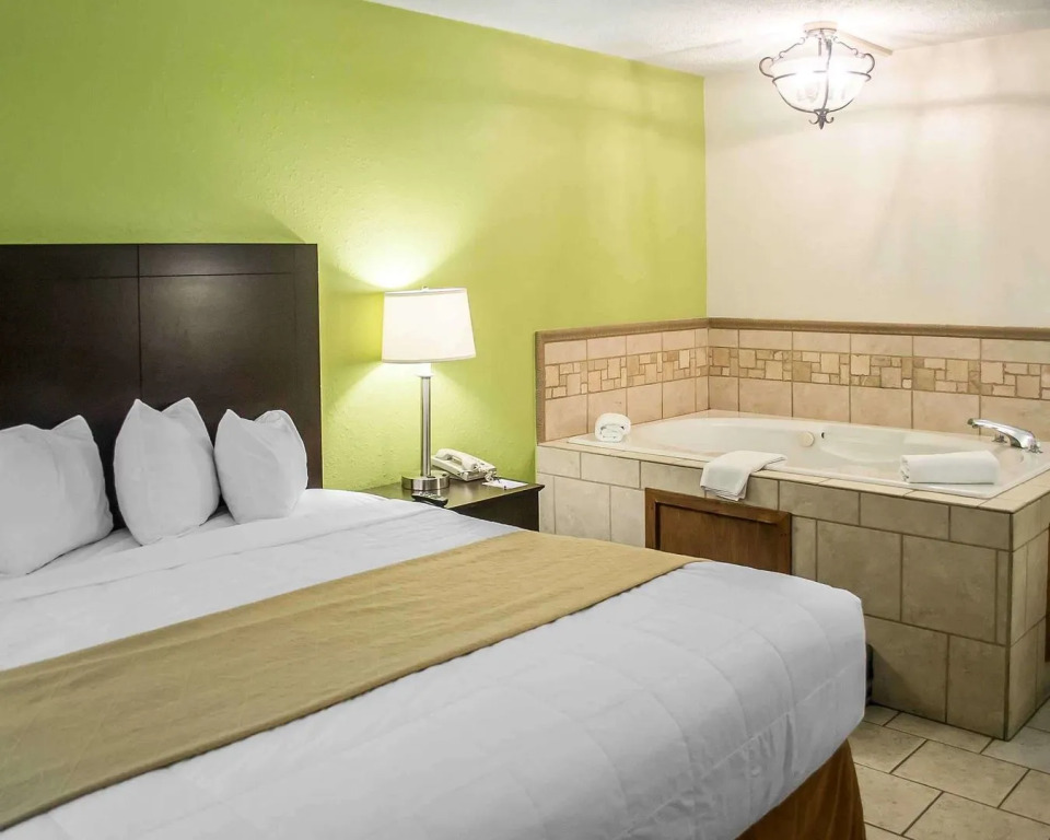 Cedar Stables Inn & Suites