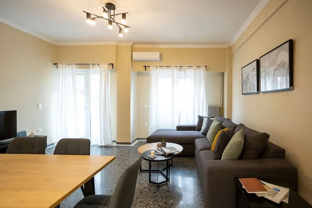 Spacious 2-bedroom Retreat in the Heart of Athens