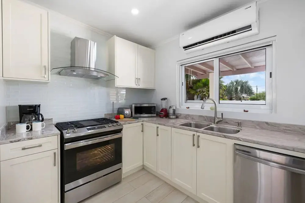 High-end Pool Getaway Upscale 5 Location BBQ