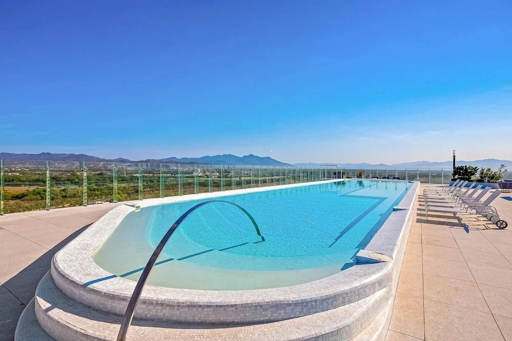 Oceanfront Luxury With Amazing View, 4 Pools, Private Beach, On-site Spa, Dining