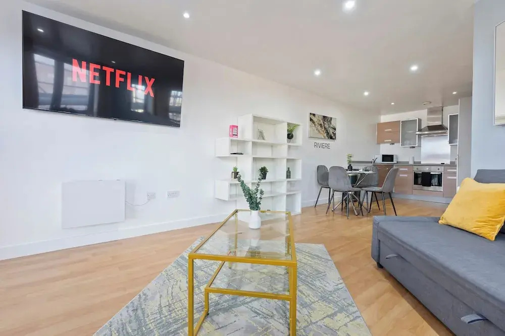 Chic Birmingham Apartment With 2 Bedrooms