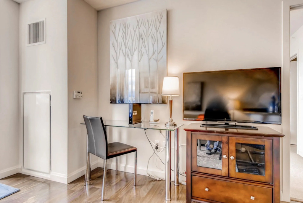 Global Luxury Suites at China Town