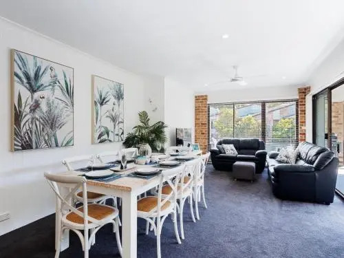 68 'Bay Parklands' , 2 Gowrie Ave - Aircon, Pool, Tennis Court, Communal Spa