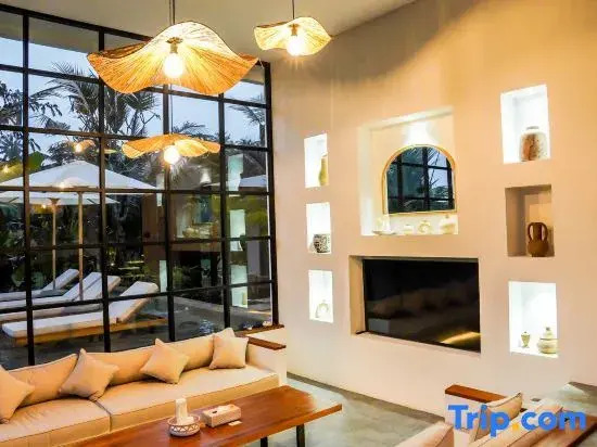 4BR Villa René Luxury & Serenity in Rice Fields