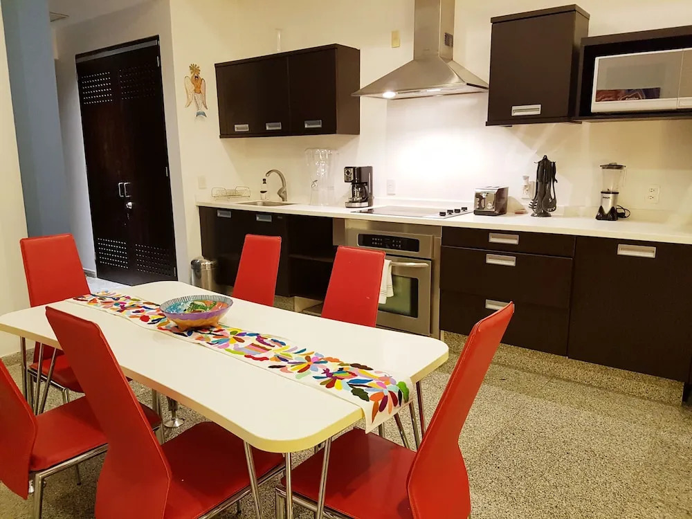 Comfortable 2 BR condo steps away from 5th Av and Mamitas Beach by Happy Address