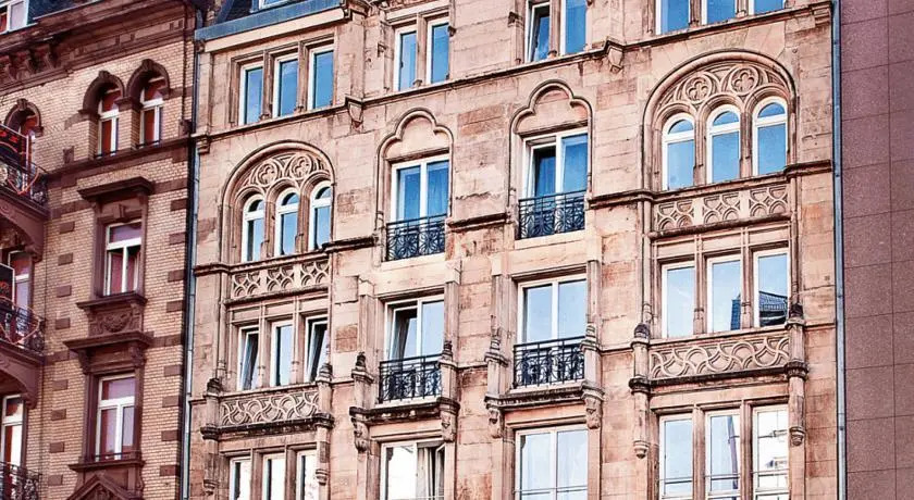 Five Elements Hostel and Capsules Frankfurt