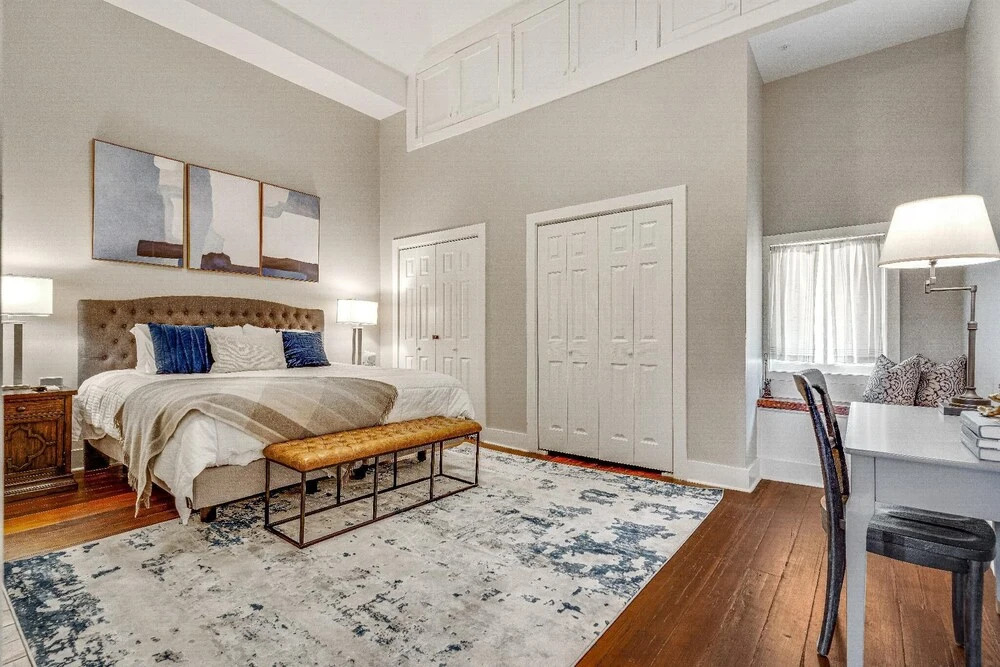 Luxurious Lower Garden District Condo w/ Balcony!