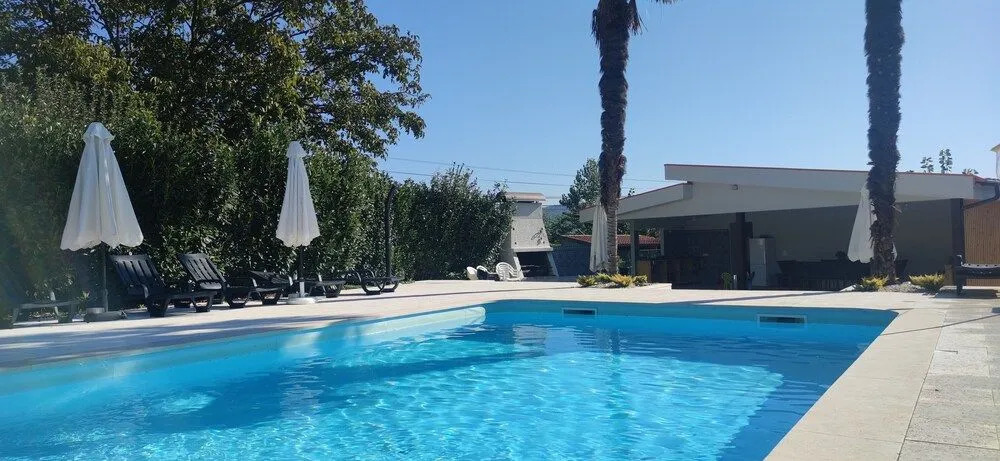 6-bed House - Sleeps 12 - Pool, Bbq, Pool Table