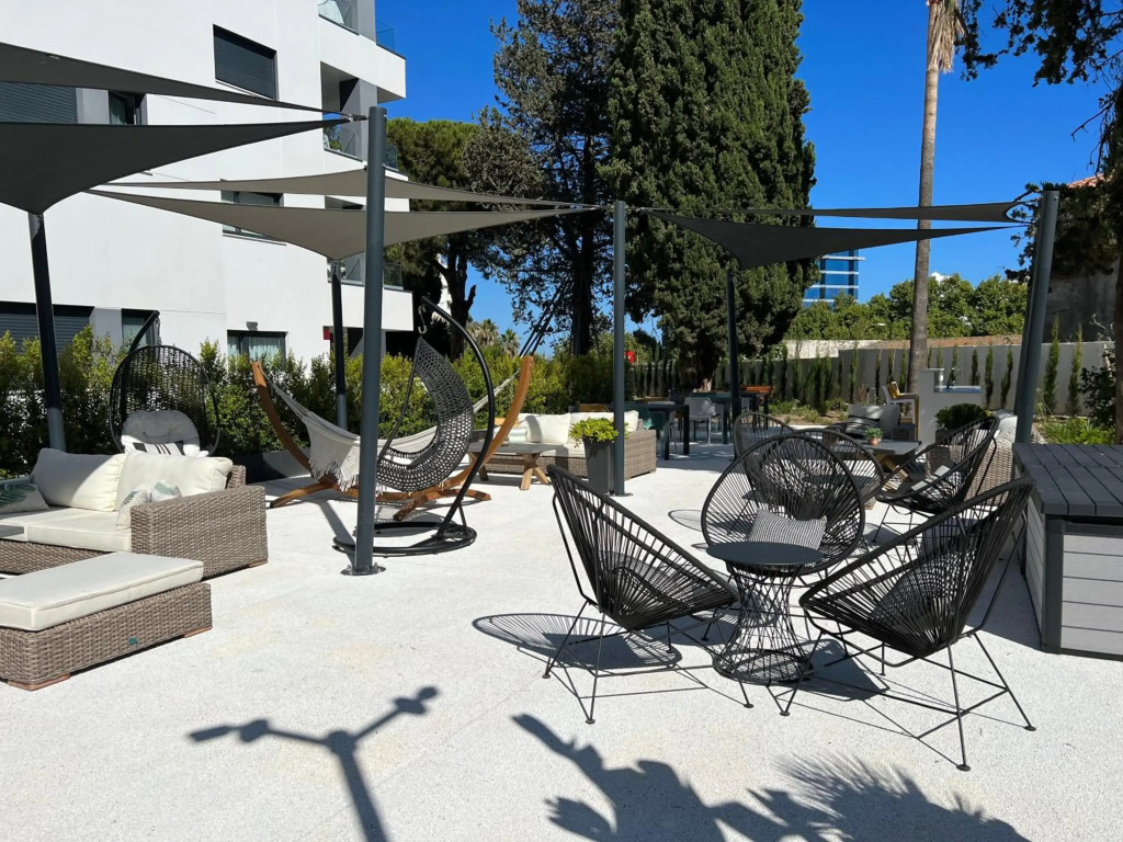 New build modern ap 4 min walk to the beach and Marbella old town