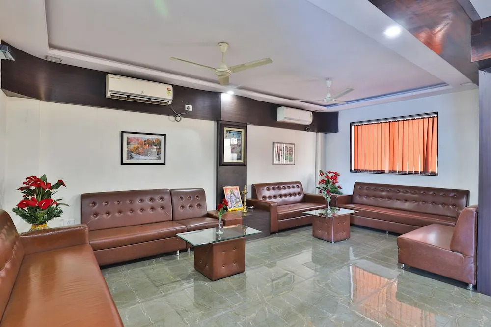 Oyo 24135 Hotel Anand Inn
