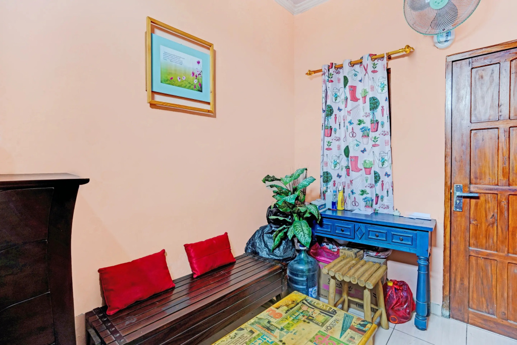 OYO 90234 Dhoho Family Guest House