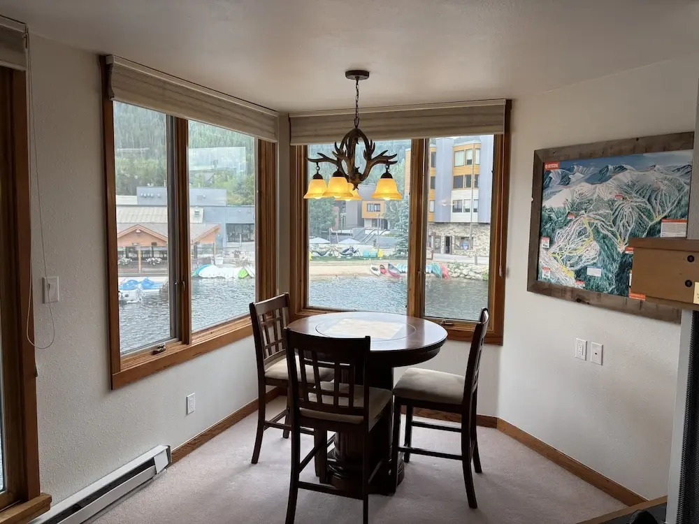 Studio in Lakeside Village, Updated Kitchen & Bath apts