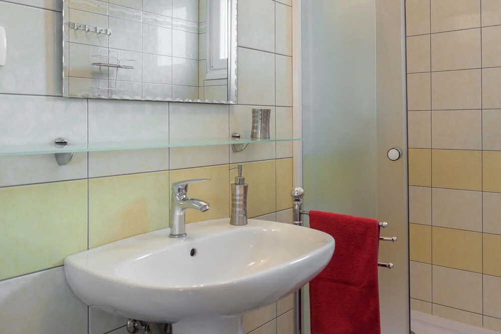 3 - Modern Apartment With Garden, 80m From Beach