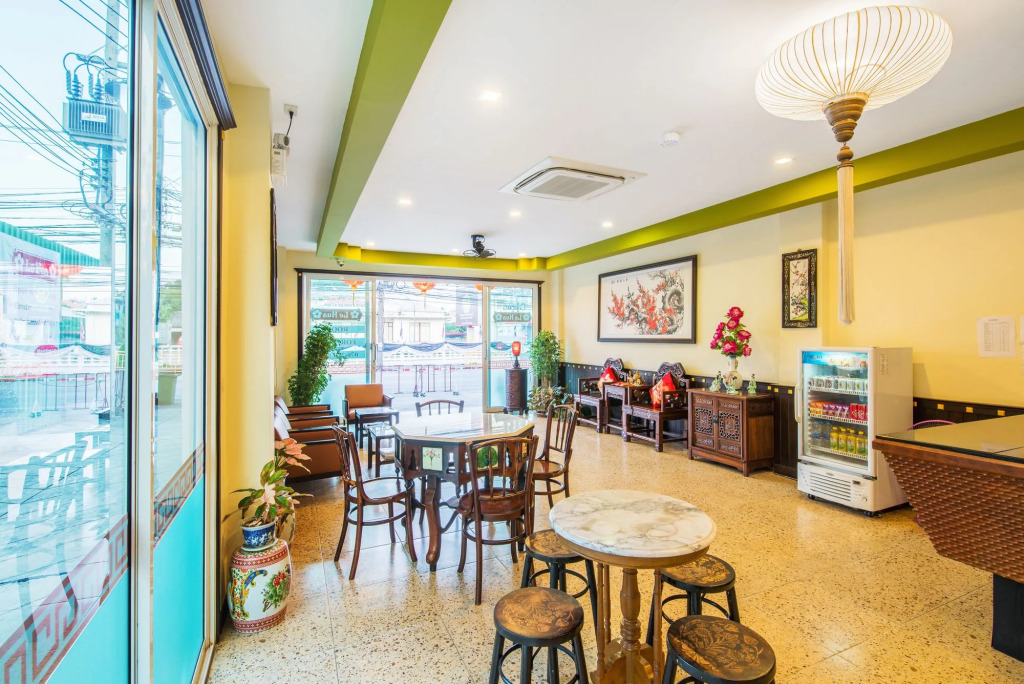 Le Hua Hotel