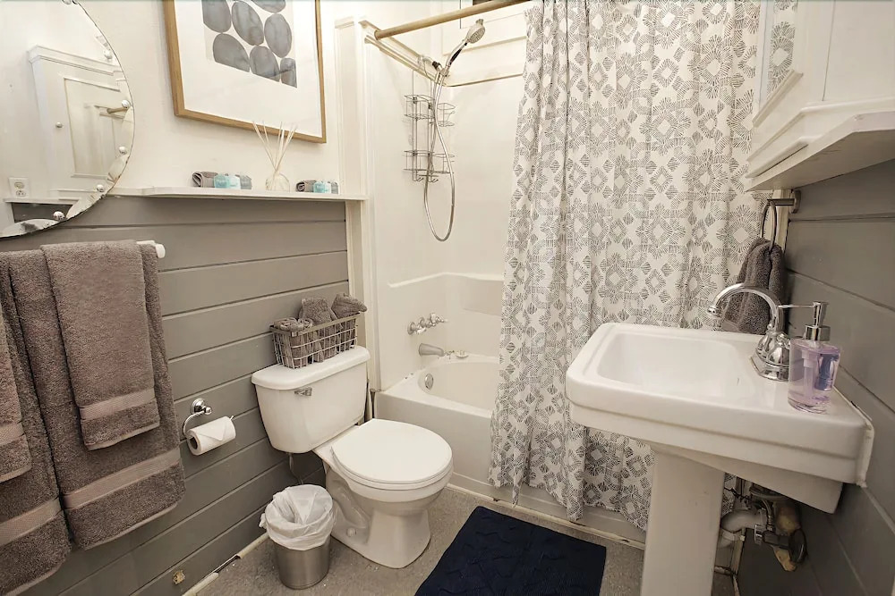 LARGE 2BR in Warehouse District HEART OF NOLA