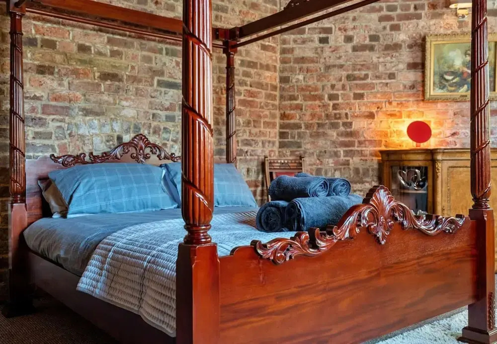 Finest Retreats is Delighted to Offer a Spacious and Character-filled Apartment