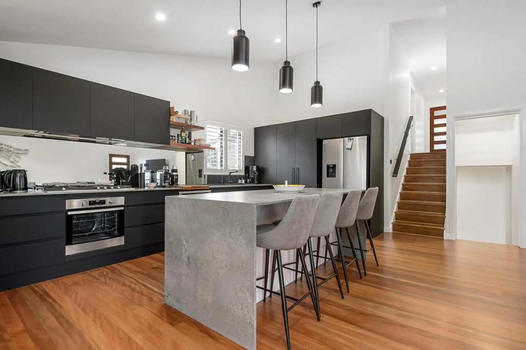 24 Hibiscus Crescent