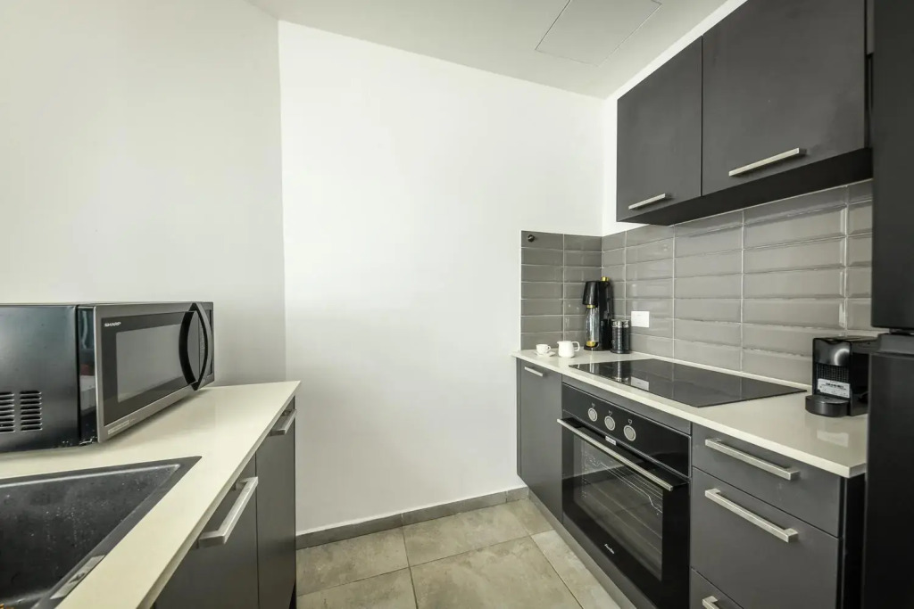 High-rise 3 bedroom Apartment with Balcony