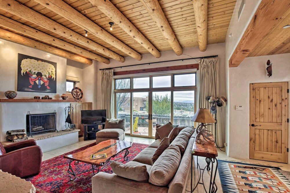 Adobe-style Home w/ Views < 5 Mi to Santa Fe Plaza