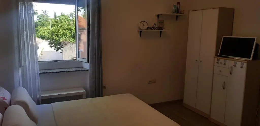 Studio apartment KIKI for 2, near Old Town & Beach, free WiFi