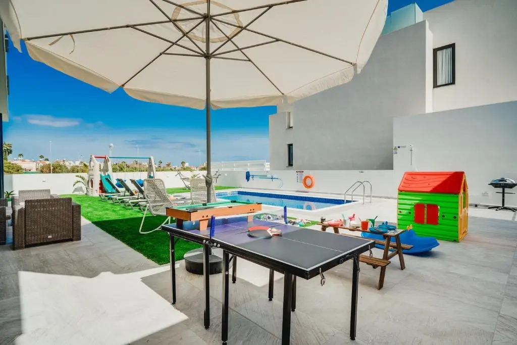 SunnyVillas 4BR New Villa Private Pool in Pernera