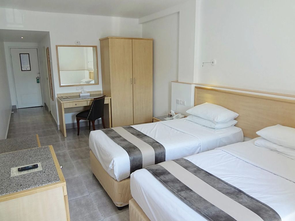 Grand Ambassador Hotel