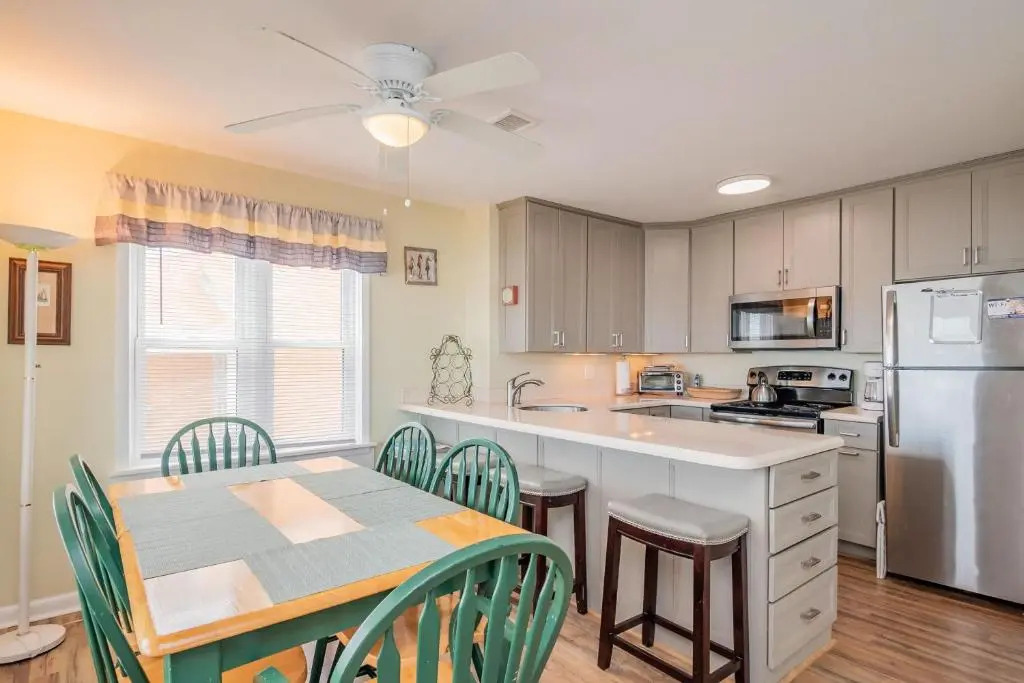 10 Conch Too by Oak Island Accommodations