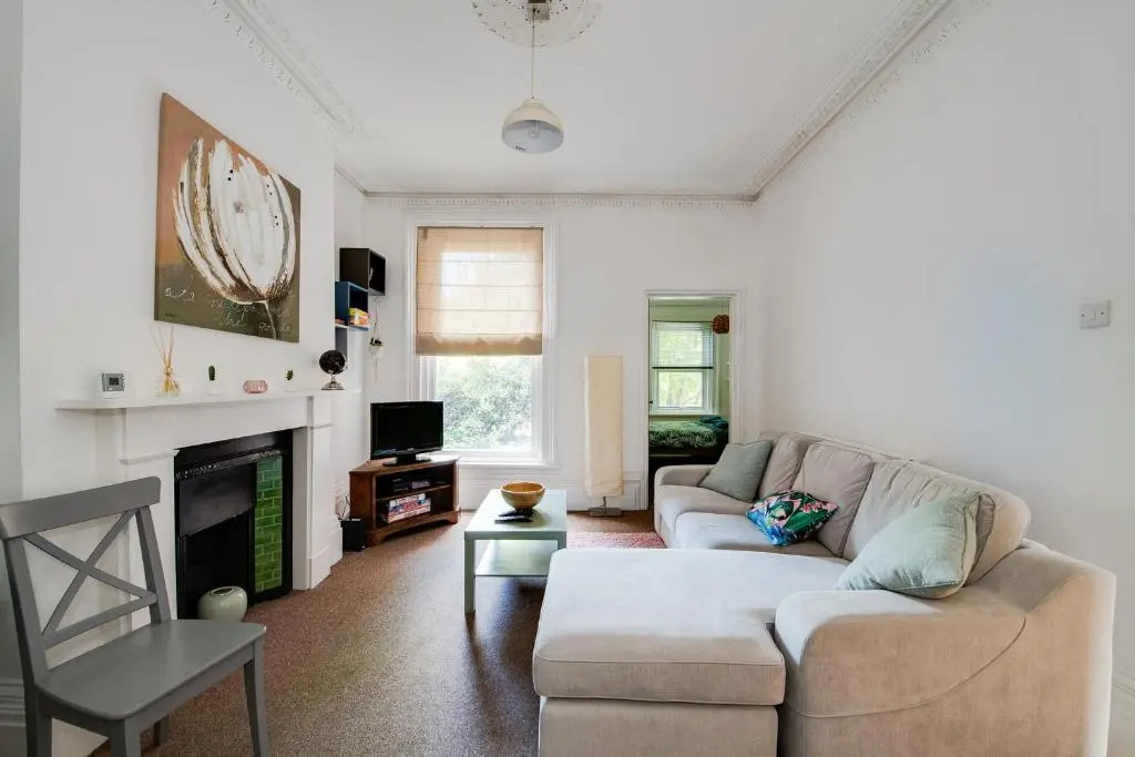 Great family flat just 10 mins walk to beach