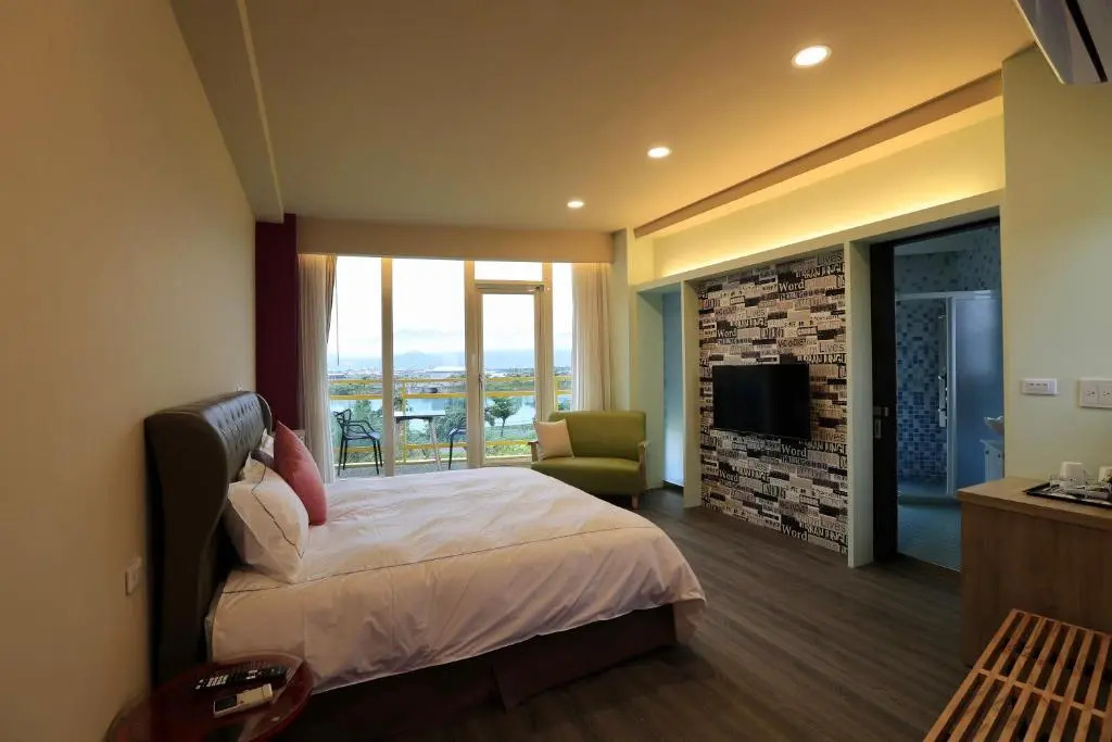 The Riverview Retreats