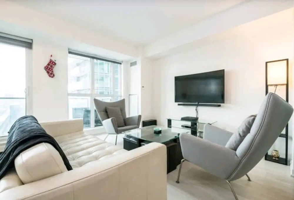 Downtown Condo Near Exhibition Place With Balcony