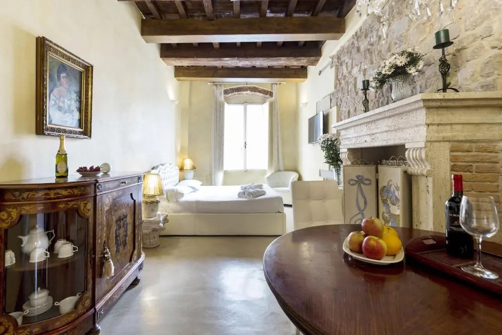 Signoria honeymoon apartment