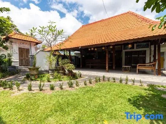 Urbanview Asung 2 Guesthouse near Canggu