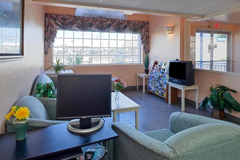 Rodeway Inn & Suites