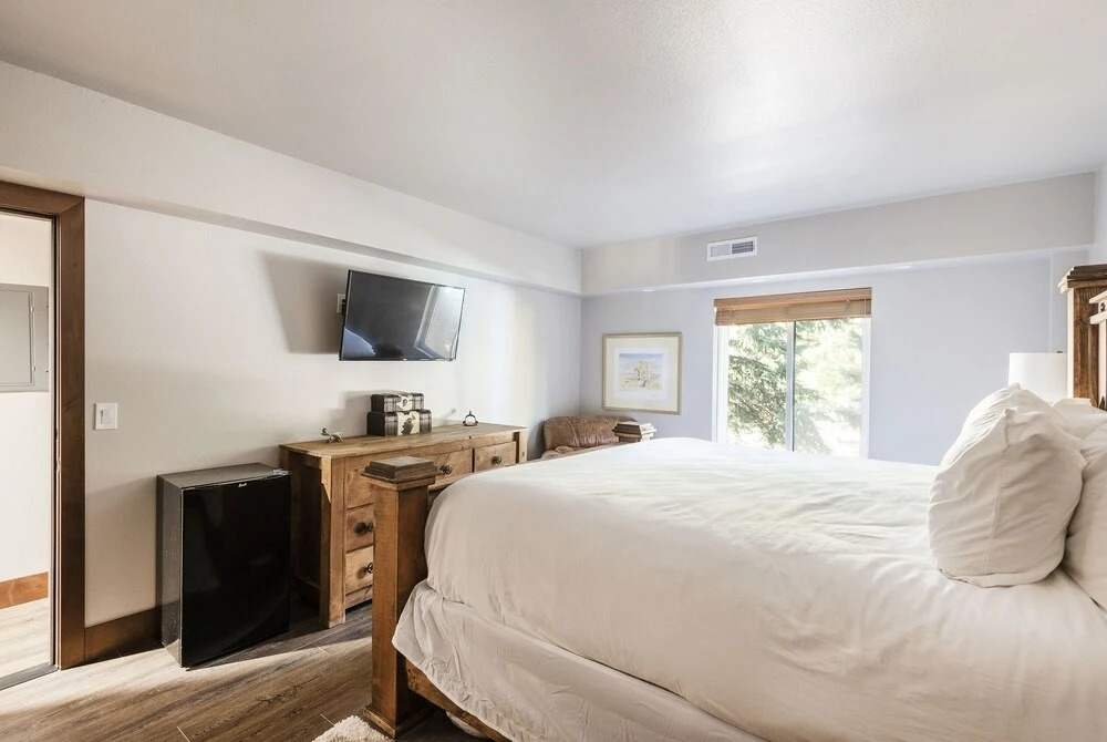 Park Station 227 2 Bedroom Condo by RedAwning