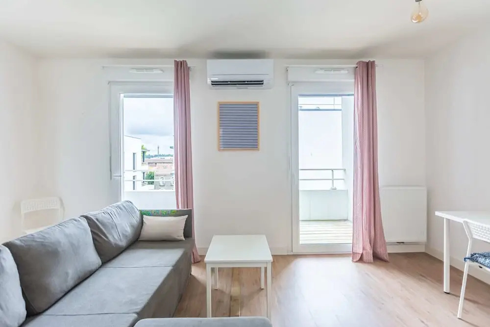Spacious Apartment for 4 People in Bordeaux!