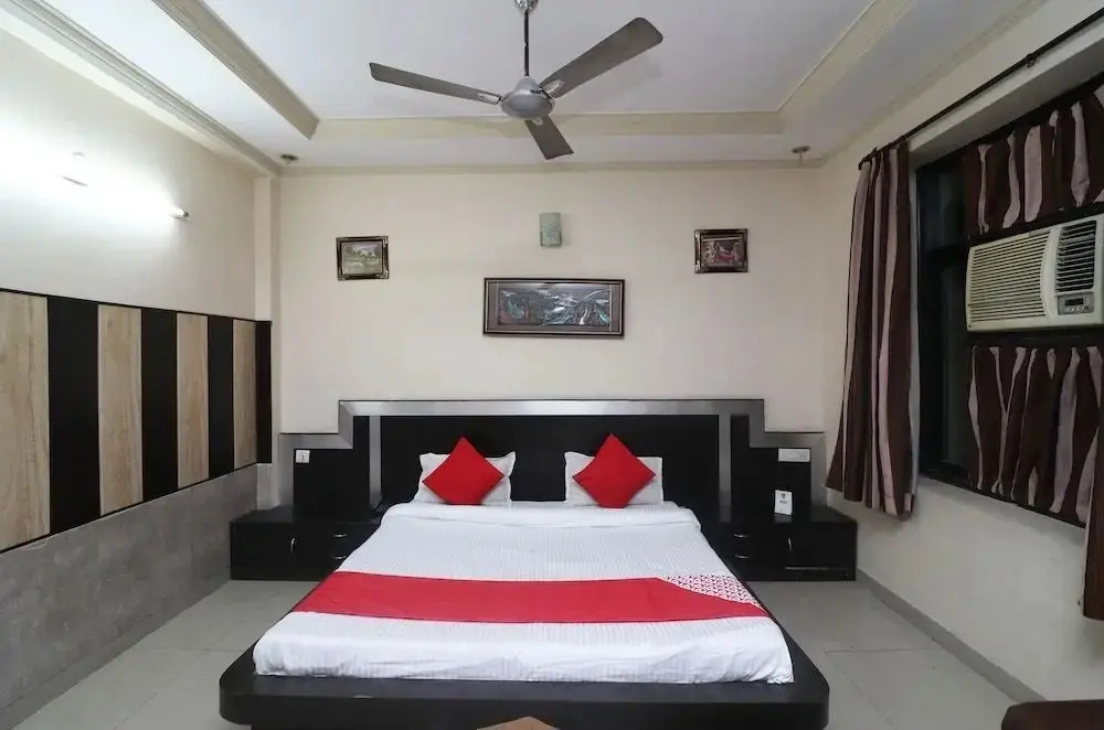 Hotel Taj Heaven By OYO Rooms