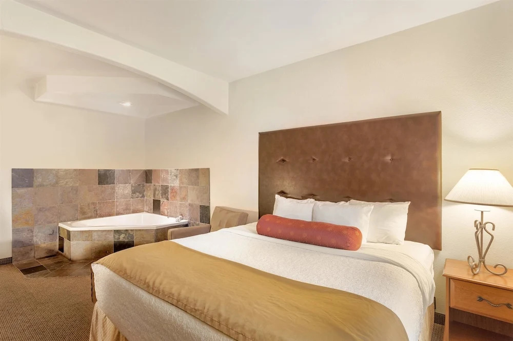Divine, Stylish 2BR in the Heart of Chelsea
