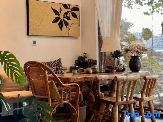 Yuehu Lakeview Guesthouse