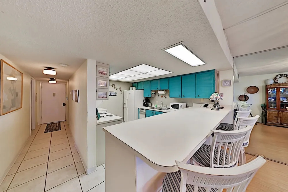 Modernized Oceanfront Beach 2 Bedroom Condo
