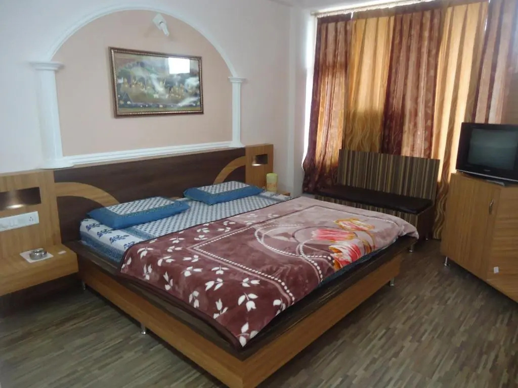 Goroomgo Hotel Ishan Katra