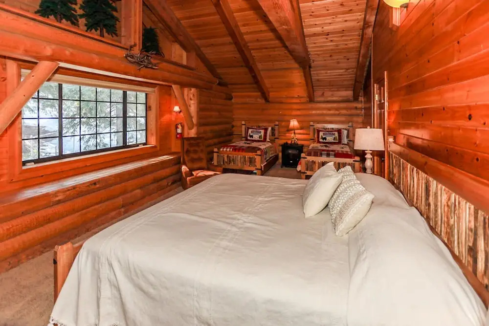 Woodland Log-1887 by Big Bear Vacations