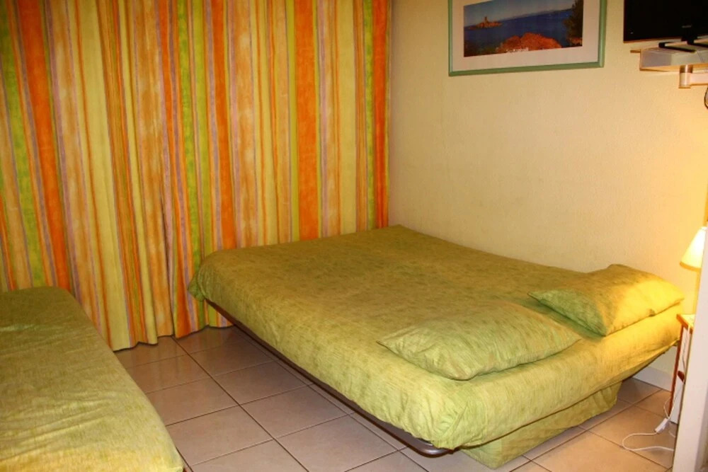 Studio in Saint-raphaël, With Pool Access, Furnished Terrace and Wifi
