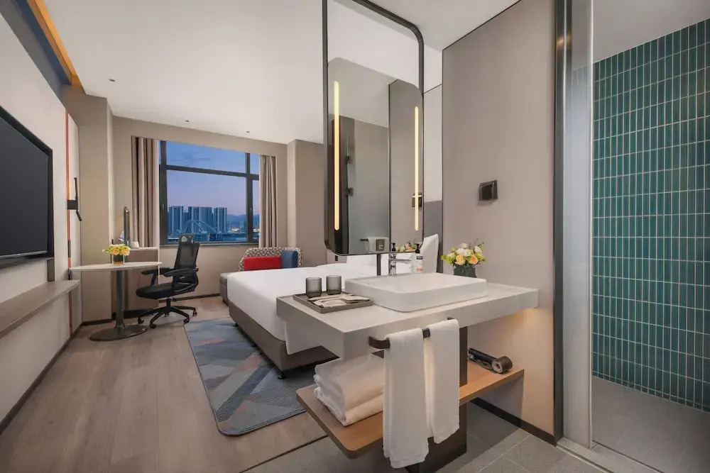Holiday Inn Express Qingdao City Balcony by IHG