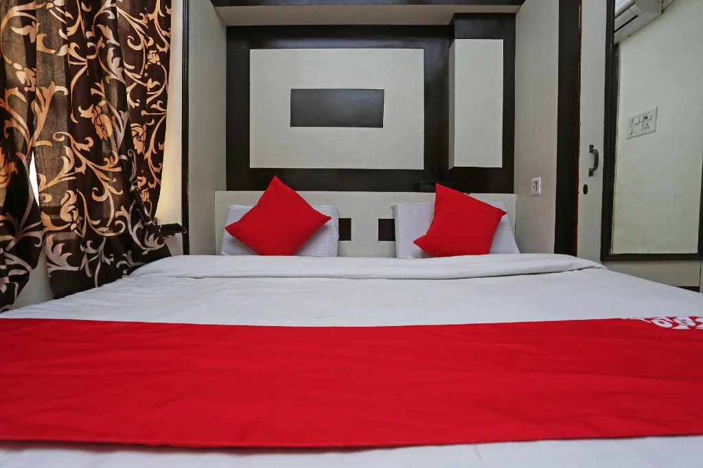 OYO 35747 Hotel Anand