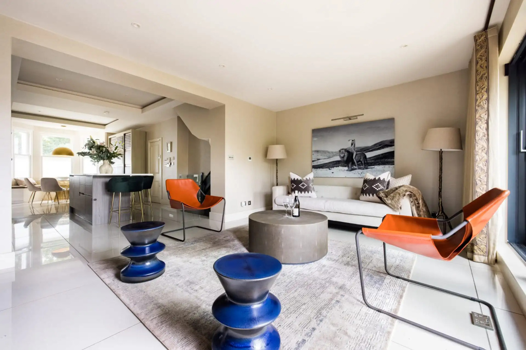 Bright South Kensington Garden Maisonette with AC and Gym Room
