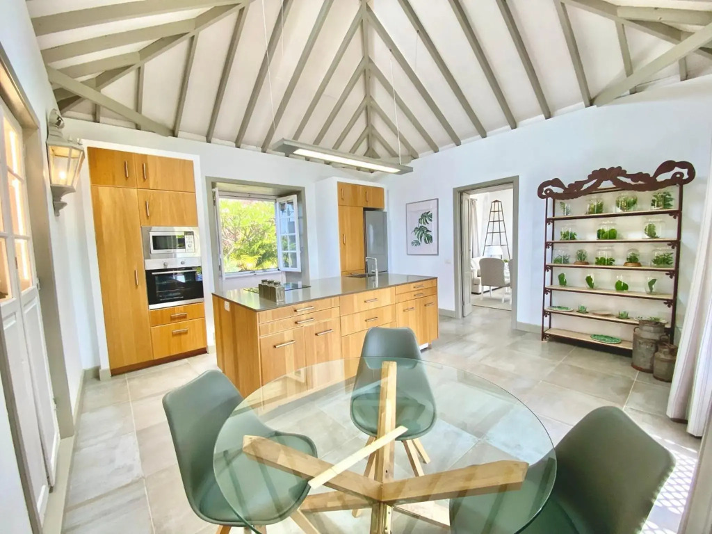 Exclusiva Casa Canaria con Magníficas Vistas al Mar