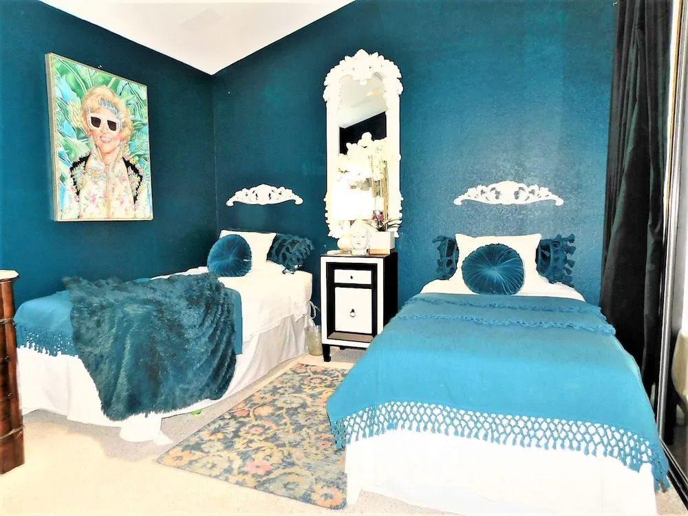 The Desert Pearl - Private Pool & Spa!